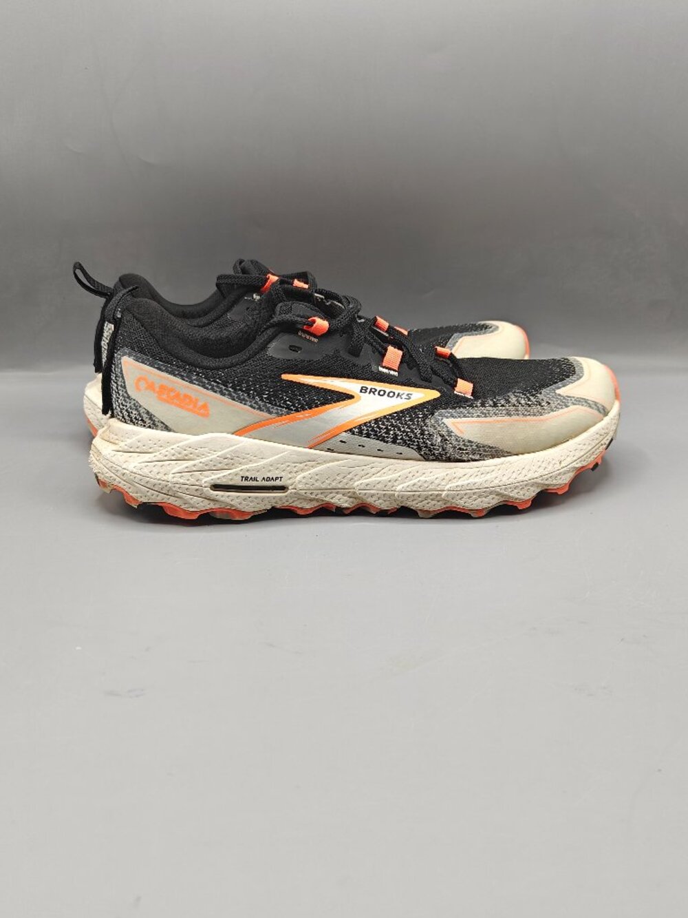 Brooks Cascadia 18 Trail Shoes Women's Size 9 B Black Orange Sneaker 1204161B011